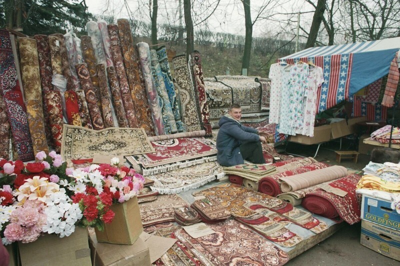 Продажа ковров, которые должны были быть в каждой квартире. Нижний Новгород, 1996 год