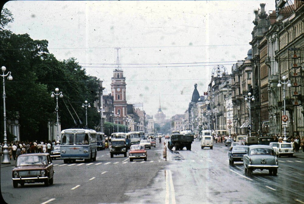 Таким в 1972 году был Невский проспект.