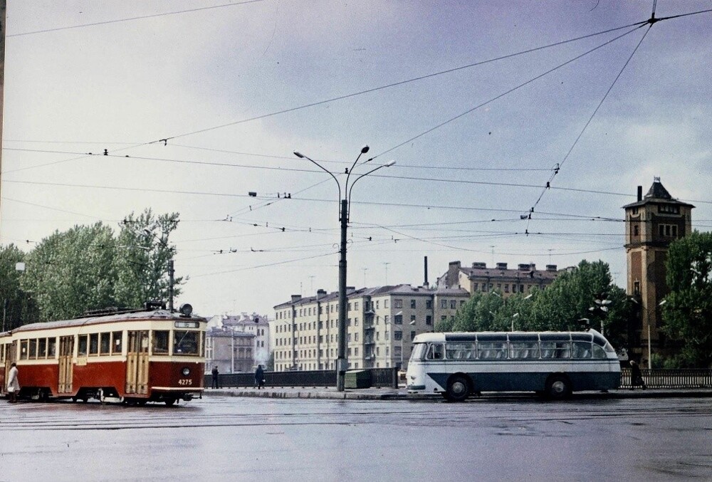 Так в 1972 году выглядел перекрёсток Лиговского проспекта и набережной Обводного канала.