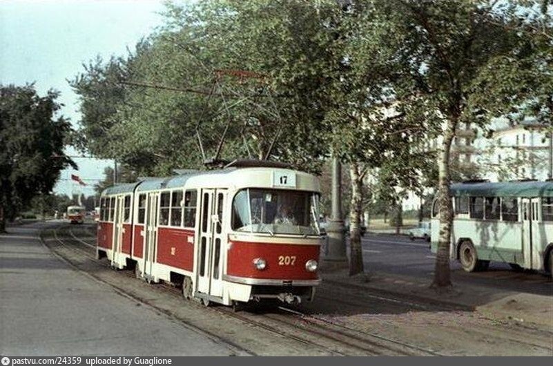 Tatra К2 маршрута номер 17 на проспекте Мира.