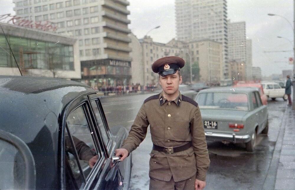 Красивая фотография с проспекта Калинина (ныне - улица Новый Арбат)