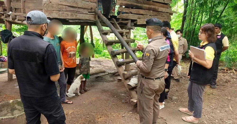 В Таиланде нашли мальчика, выросшего в стае собак