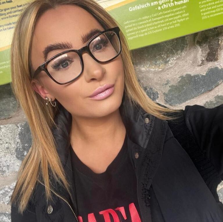 Учительница распивала алкоголь на уроке и заставляла детей танцевать «Макарену»