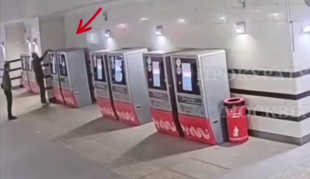 Мужчина задержан после хищения телефона, забытого пассажиркой в метро