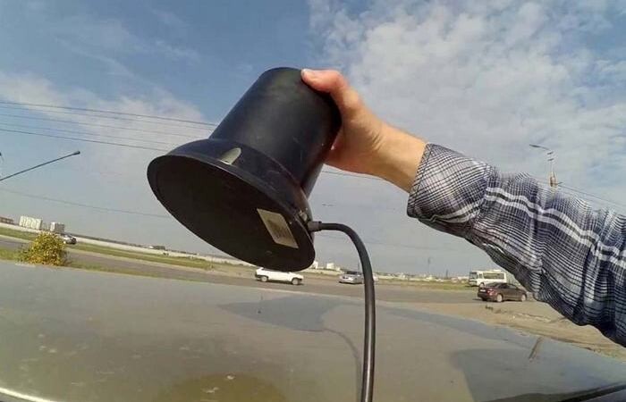 Нужно ли пропускать автомобиль с черной мигалкой?