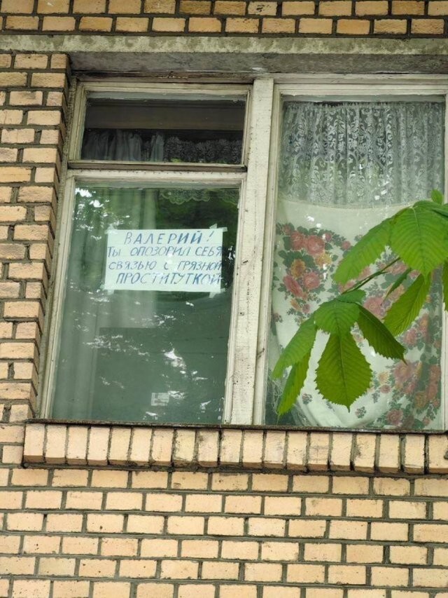 Не ищите здесь смысл. Здесь в основном маразм