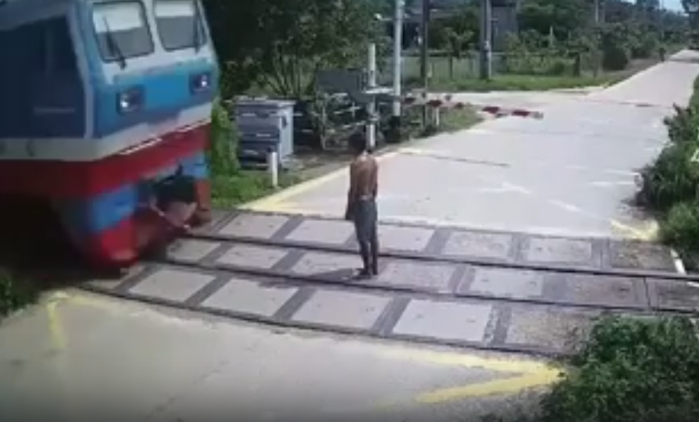 Вьетнам. Мужчина vs Поезд