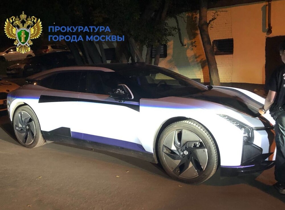 На Бережковской набережной в Москве кроссовер сбил пять человек на переходе