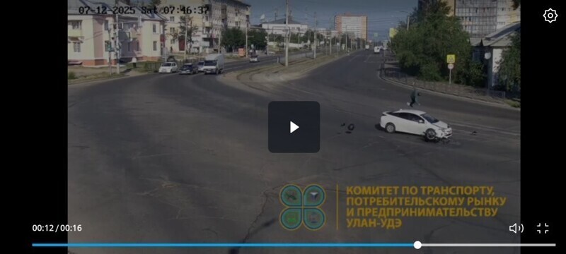 Бурятский байкер эпично перелетел через машину после ДТП