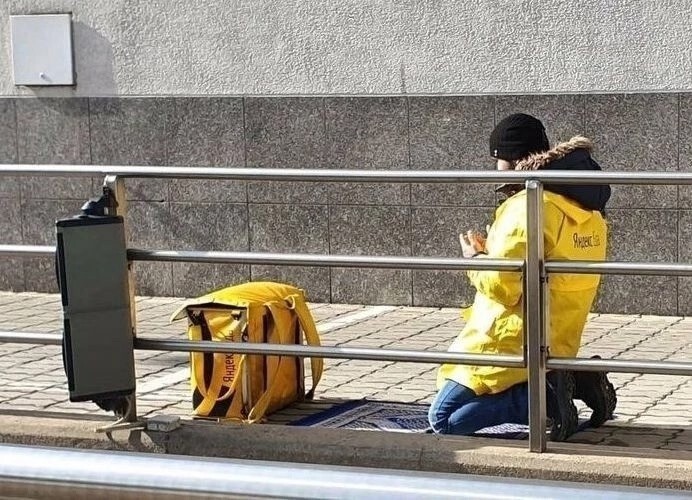 А ведь жили же мы как то раньше без доставки и мигрантов
