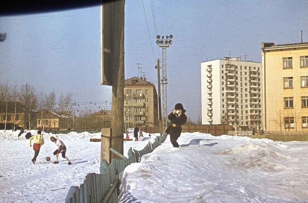 Зимние забавы на Ангарской улице.
