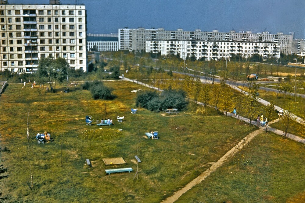 Беляево. Вид из дома № 98, корпус 4 по Профсоюзной улице.