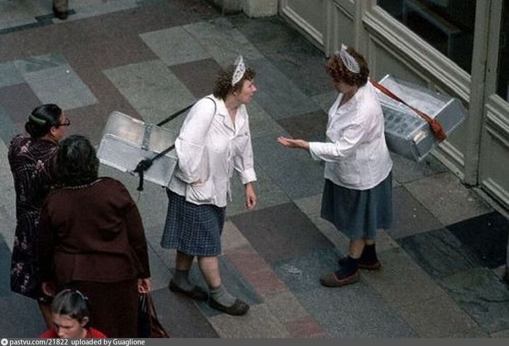 Мороженщицы в ГУМе.