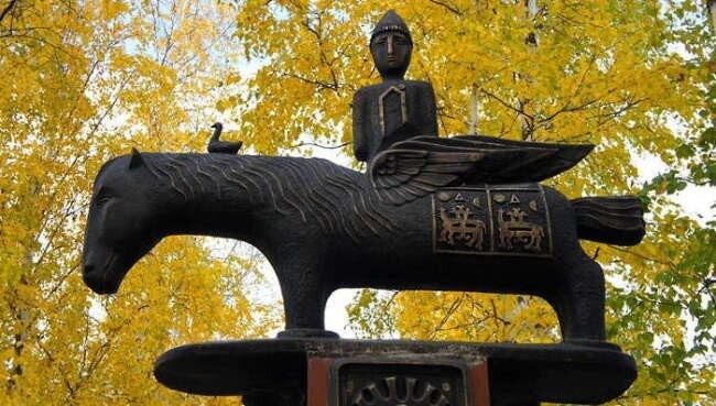 Всадник на лошади — идол мансийцев