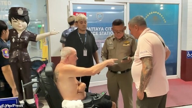 Тайские путаны ограбили туриста в инвалидной коляске