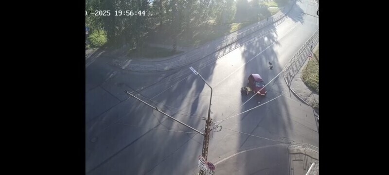 Высоко пошел в Петрозаводске. Курьера увезли на скорой. ДТП