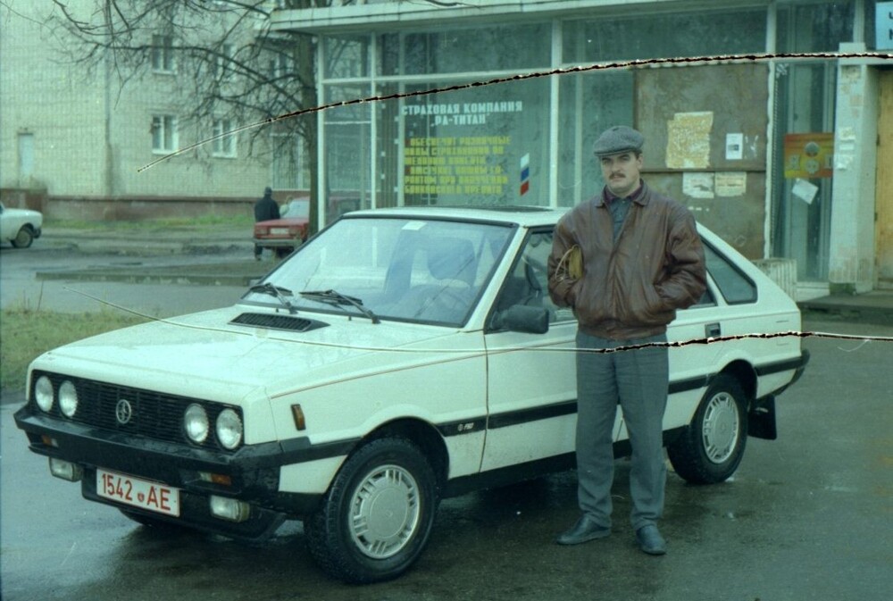 Счастливый владелец в небольшом городке, 1994 год