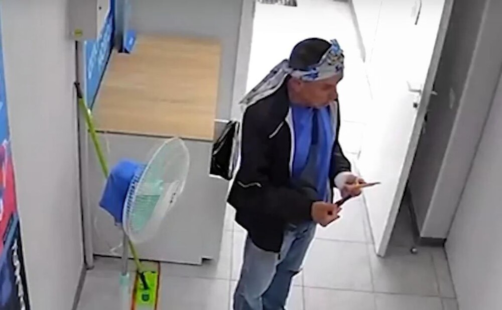 «В две руки берешь, одной рукой расчленяешь»:  мужчина угрожал ножом сотруднице ПВЗ