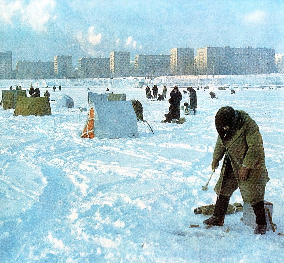Зимняя рыбалка на старом русле Москвы-реки (Кожуховский затон).