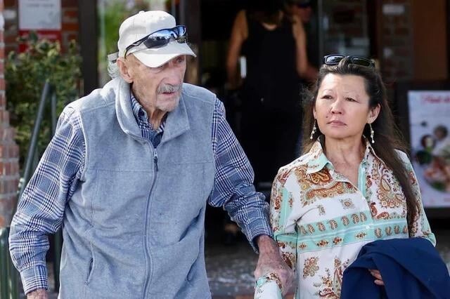 4. Джин Хэкмен и его жена Бетси Аракава