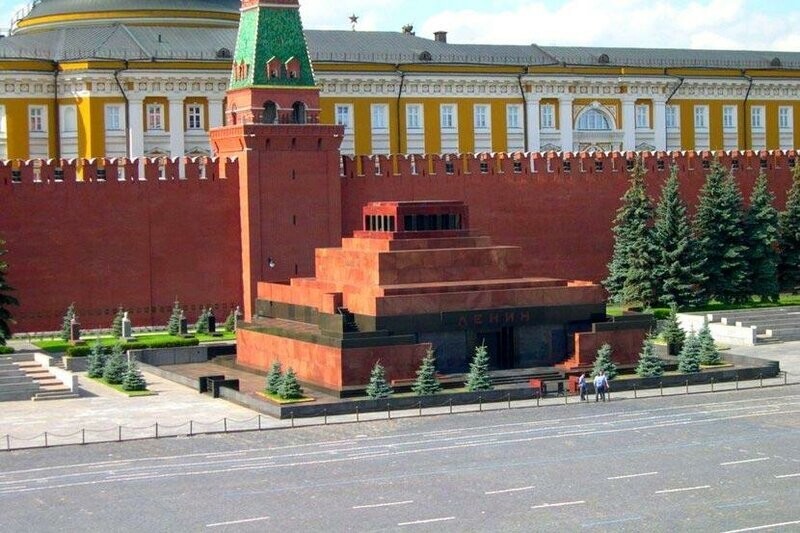 «Дай Бог теперь Осборну мирного упокоения в аду»: Вика Цыганова призвала уничтожить сатанинский культ в РФ и убрать из Мавзолея Ленина