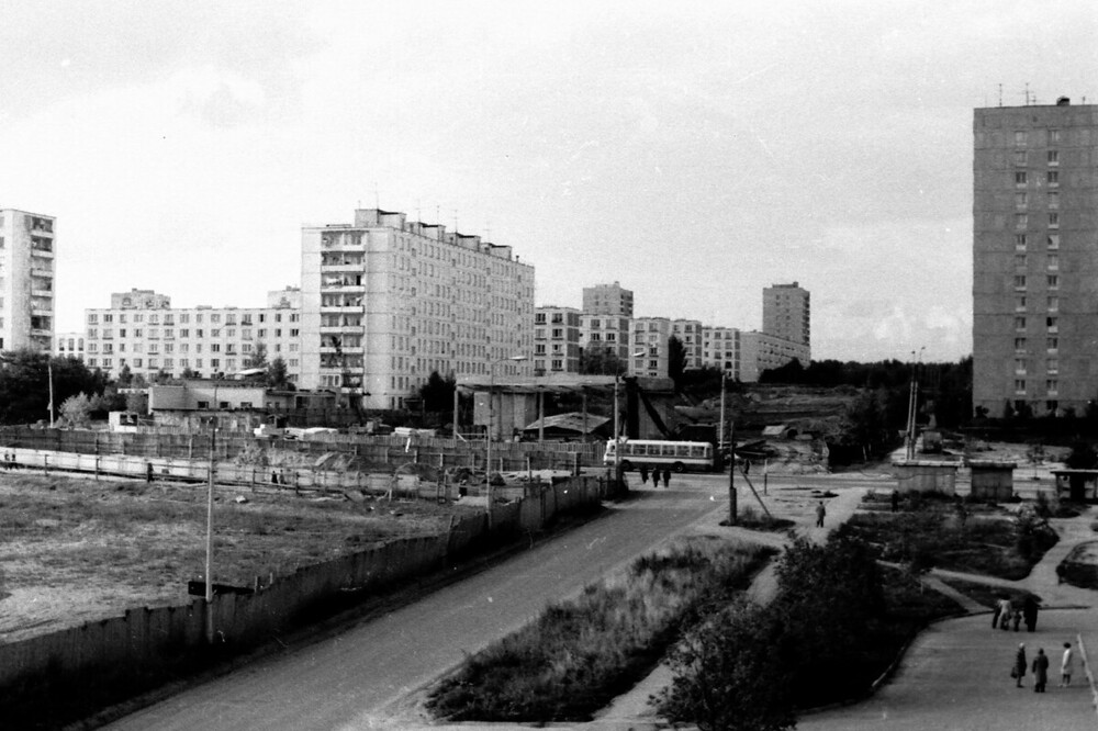 Медведково, на пересечение улиц Широкая и Грекова, где идёт строительство северного вестибюля станции метро "Медведково".