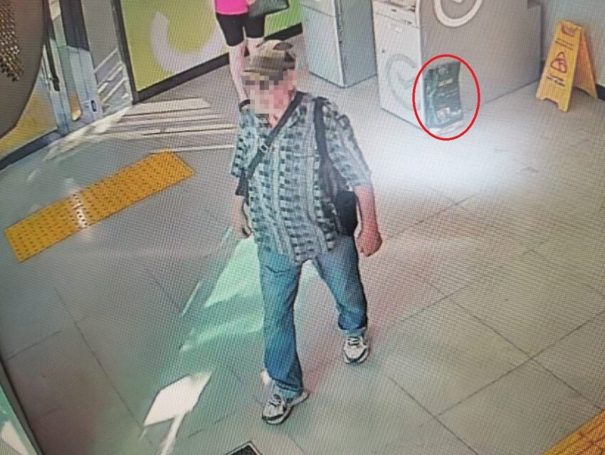Пенсионер случайно забыл пакет с наркотиком в отделении банка и попался