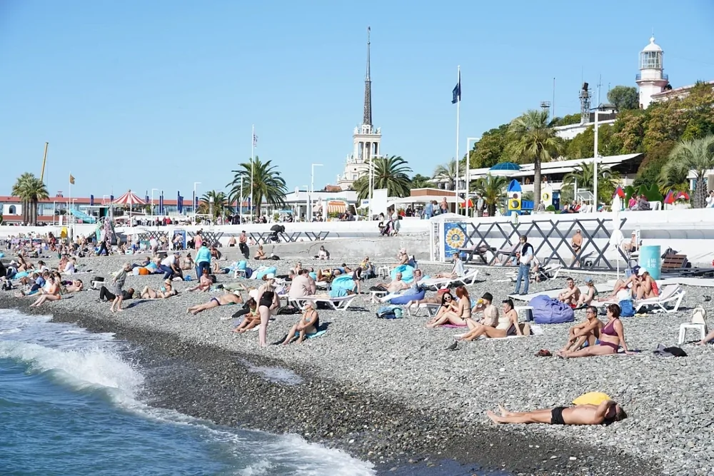 На пляжах в Сочи начали брать деньги за место в тени