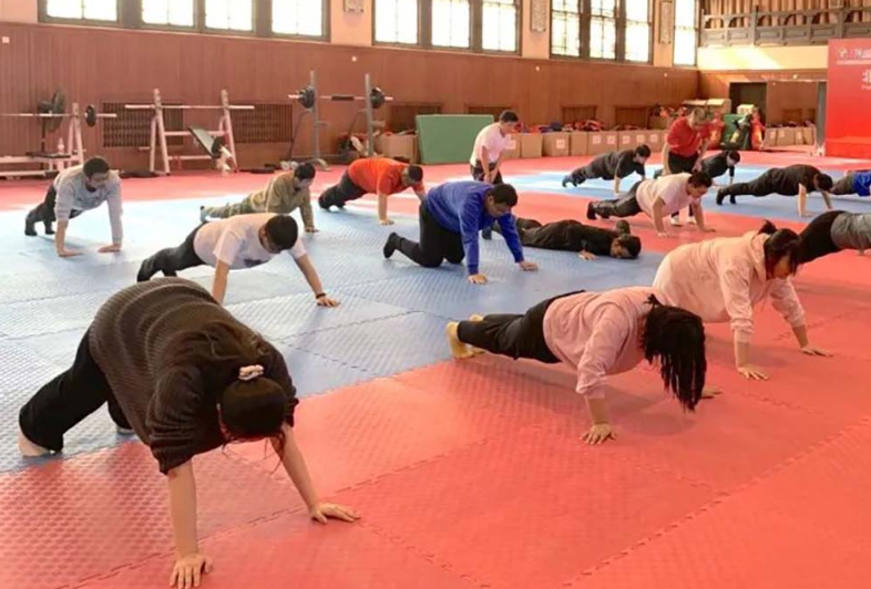 В Китае могут отчислить, если не похудеешь