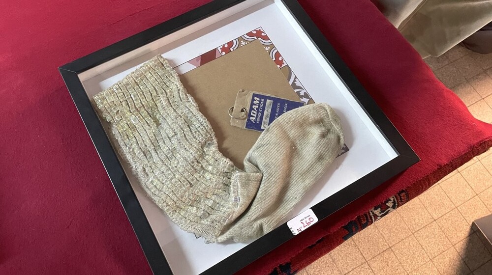 Носок Майкла Джексона продали на аукционе за 6,2 тысячи евро