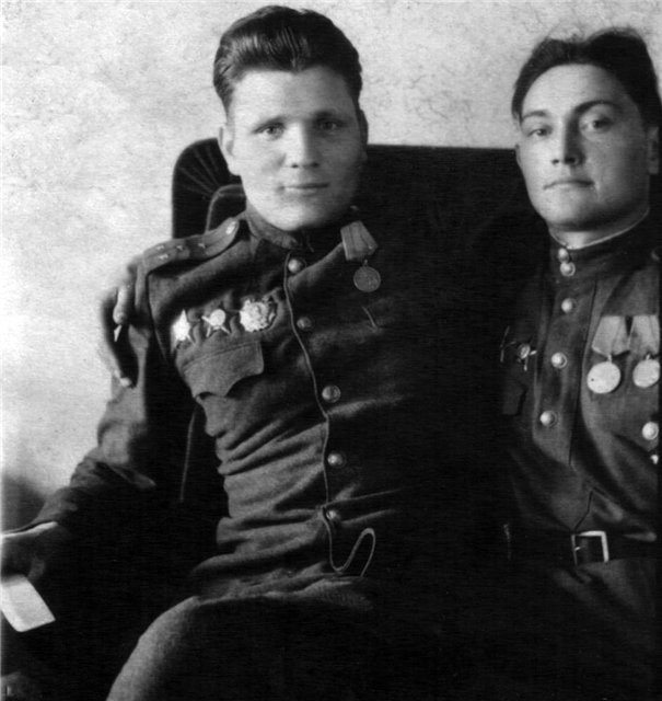 Николай Рогожин (слева) с боевым товарищем