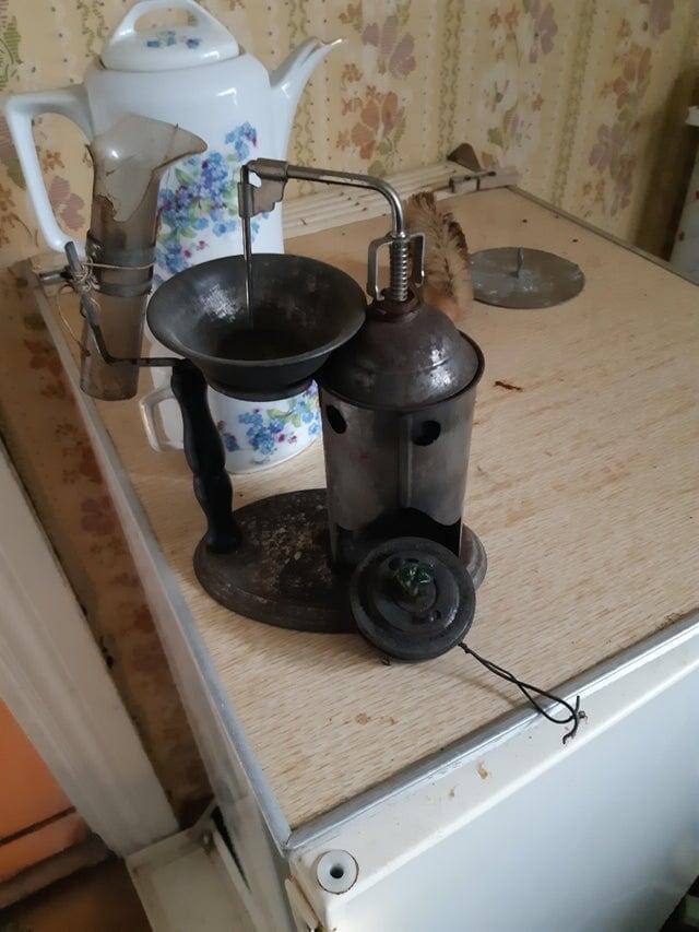 Найдено в старом фермерском доме, кажется, это какой-то набор для химии. Для чего это использовалось?