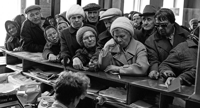 Очередь за продовольственными карточками. 