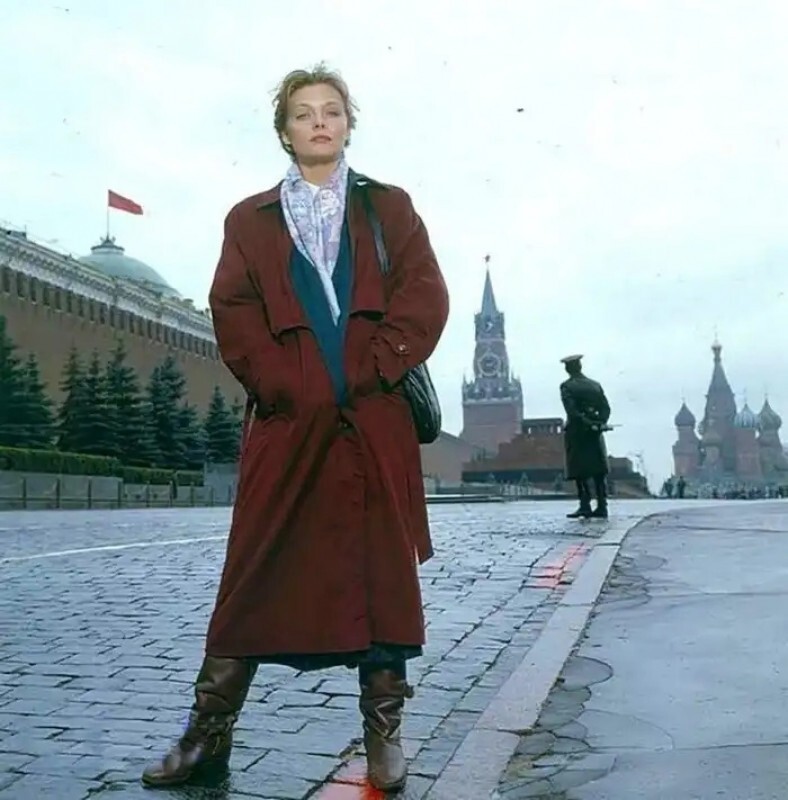 Мишель Пфайфер на Красной площади в Москве. 1990 г