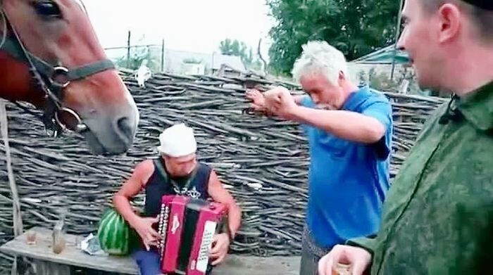  Под гармонь с комбайнёрами по русской дороге