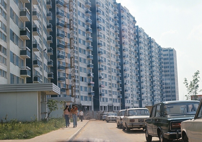 Новые дома по Ленинскому проспекту. В кадре - дом номер 156.