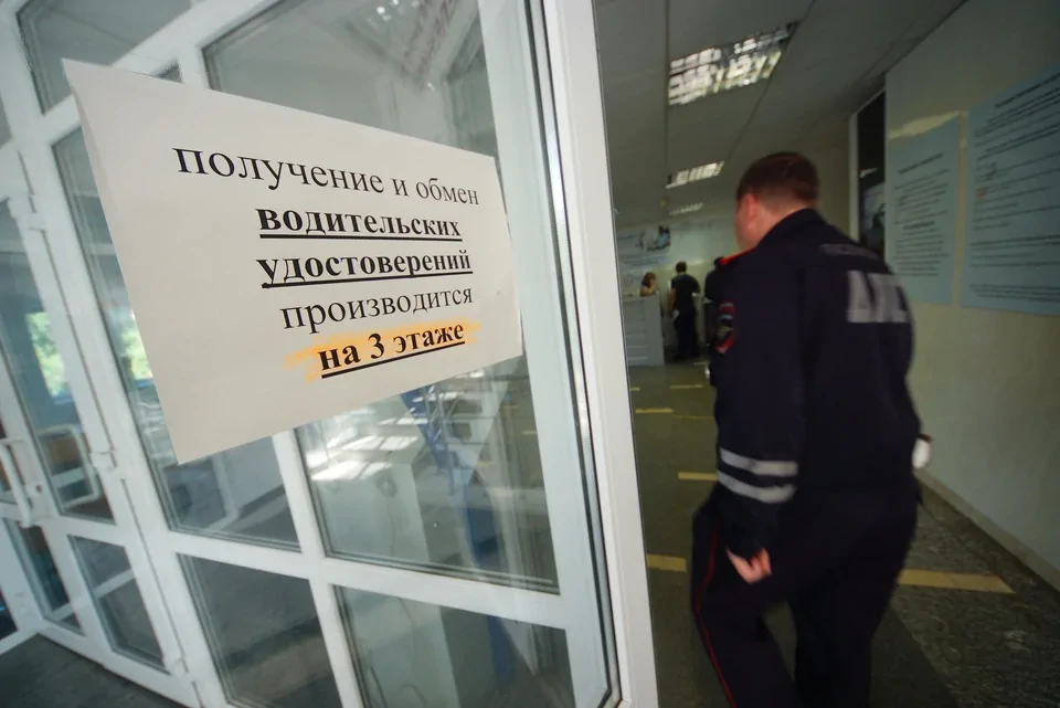 В Госдуме предложили выдавать водительские права выдающимся школьникам с 16 лет