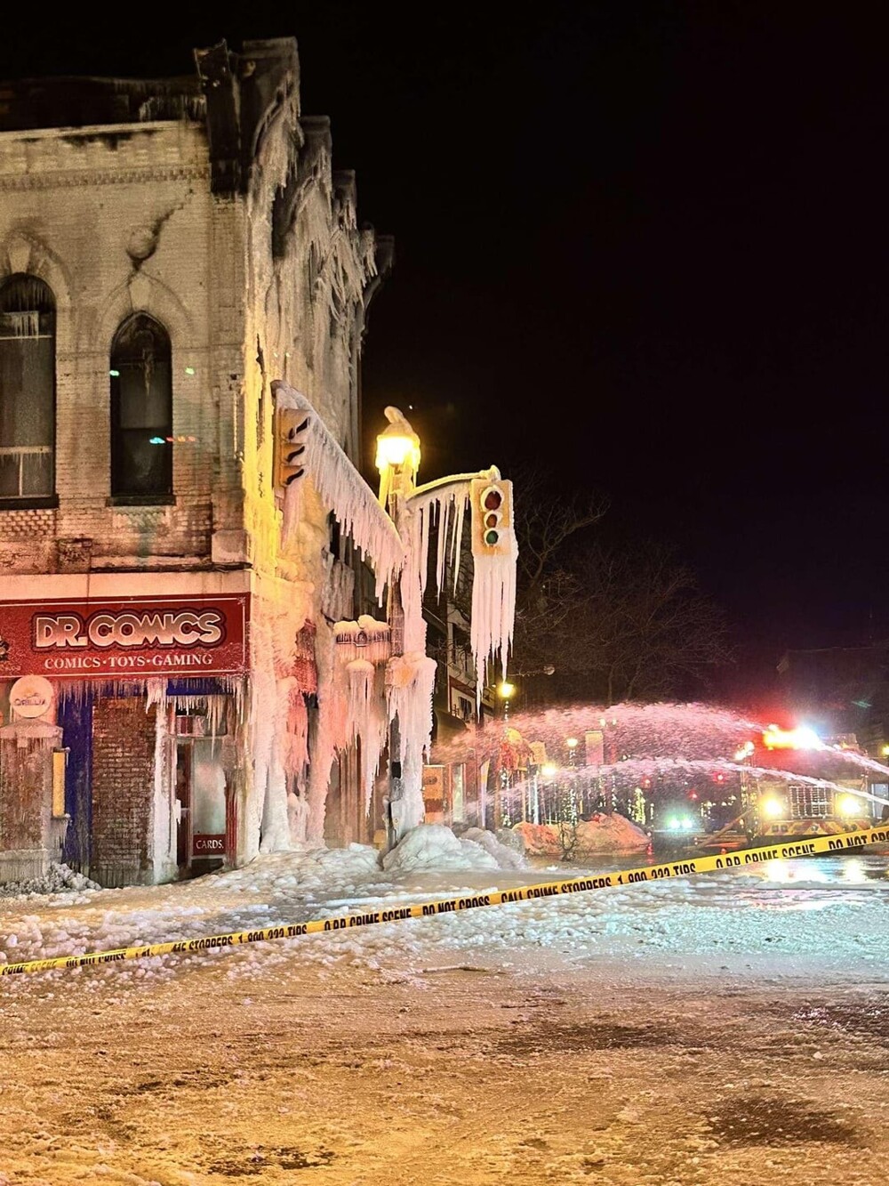 12. Пожарные борются с огнем при температуре -30°C