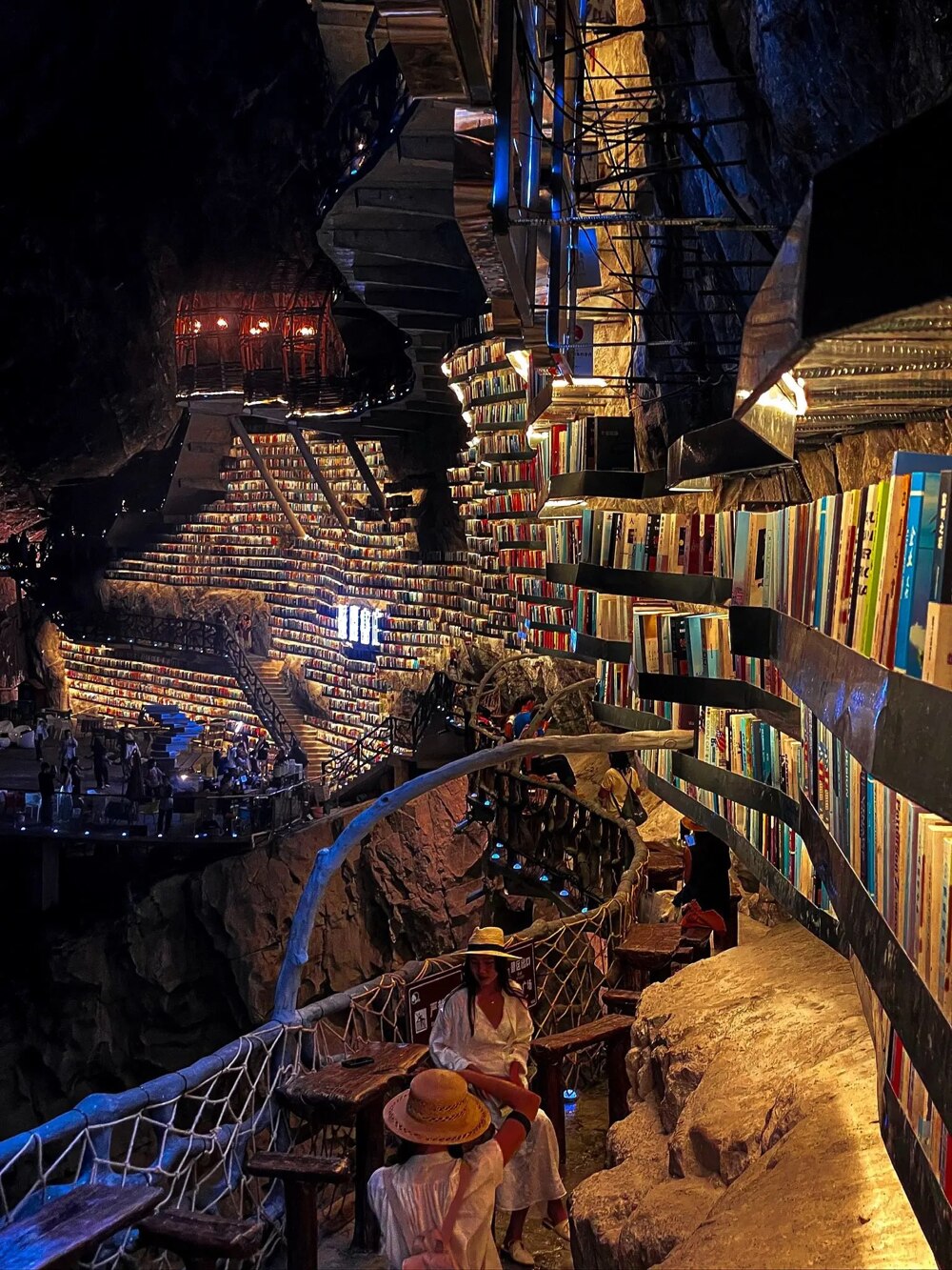 Необычный книжный магазин в Китае