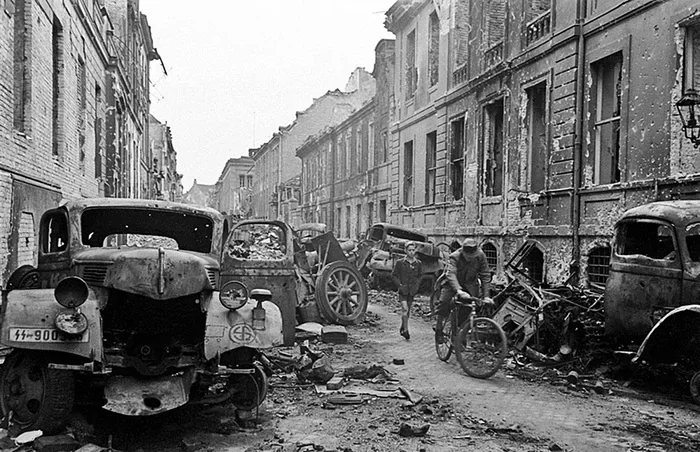 Немцы вырвались из Берлина 2 мая 1945 и устремились на запад к союзникам⁠⁠