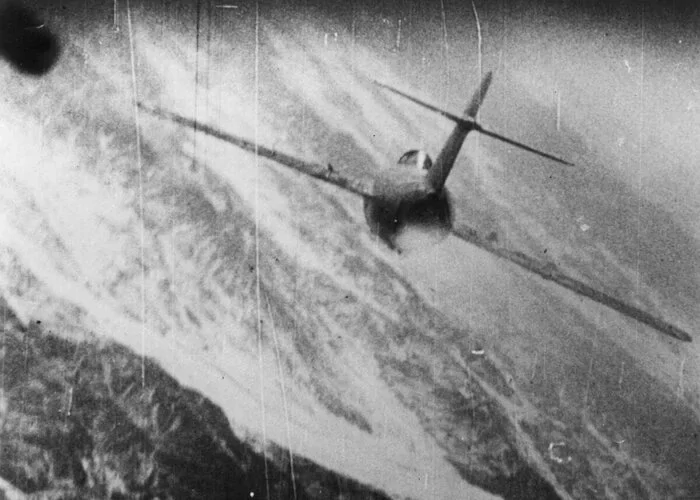 Его подвиги замалчивали. Как советский ас сбил 15 немецких и 11 американских самолётов
