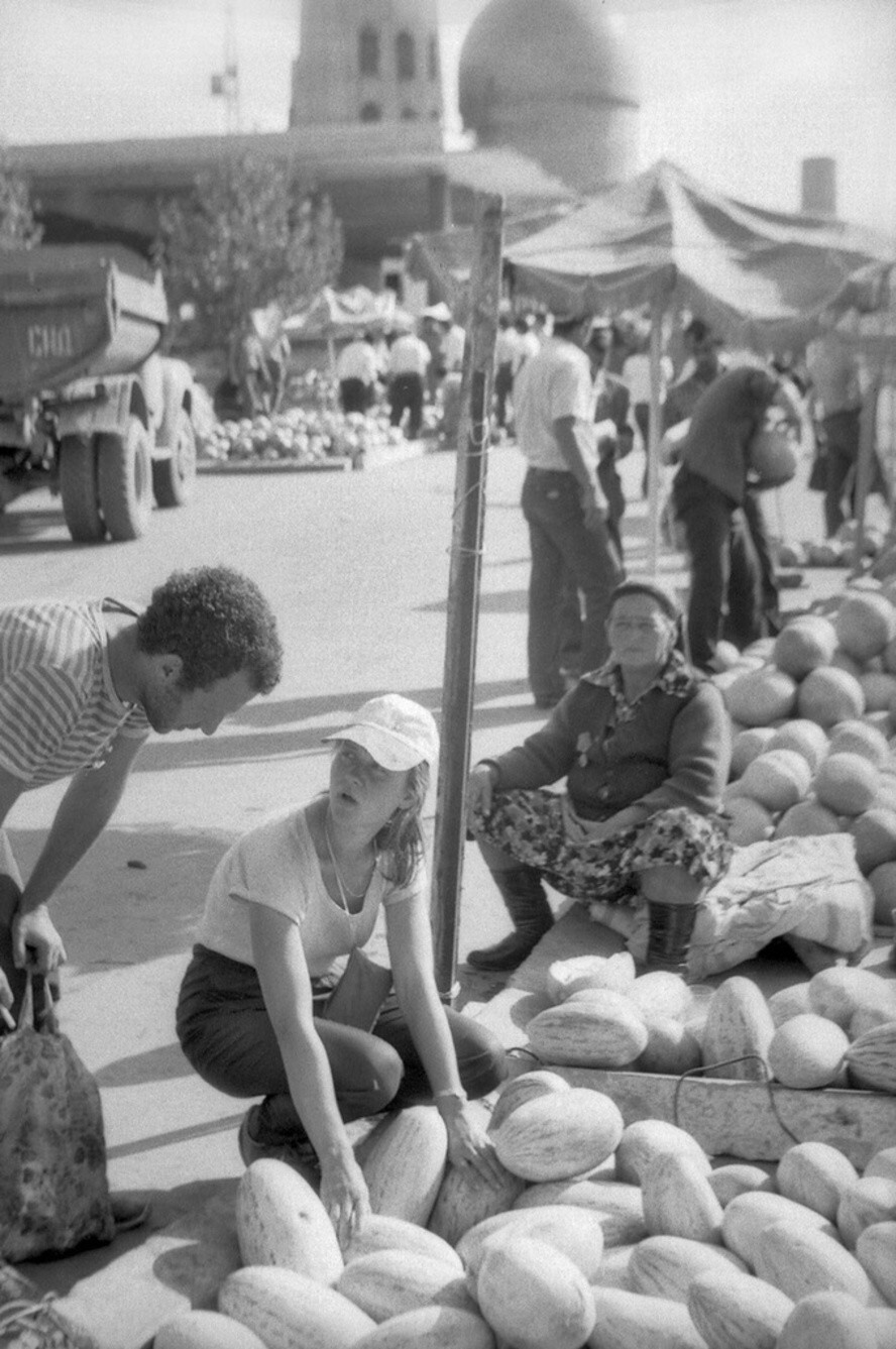 «Любая дыня лучше». 3–24 сентября 1986 года. Автор: Павел Сухарев. Самарканд.