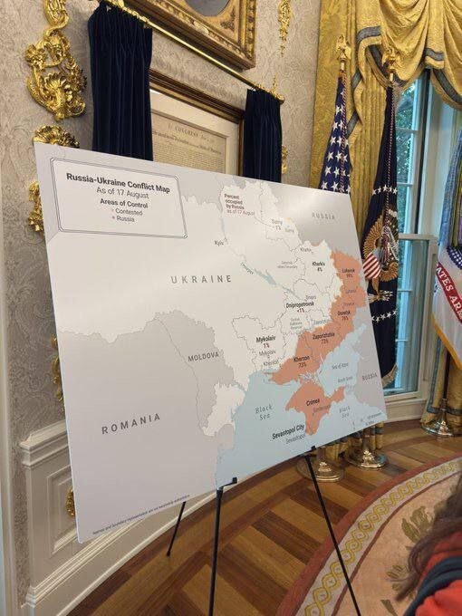 Перед закрытыми переговорами Трампа и Зеленского в Овальном кабинете выставили карту Украины. Об этом сообщили в BBC