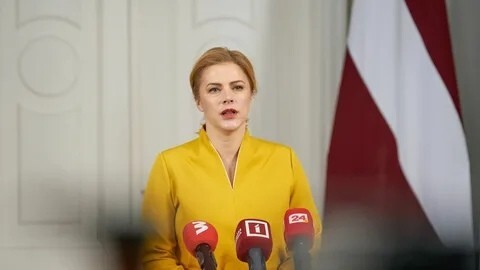 Силиня... даже очень эрундированная фигурка... Кто наплодил этаких гуманоидов?