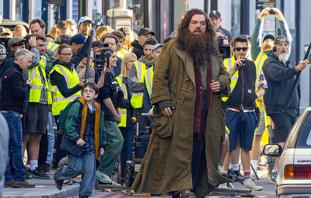 Свежие кадры со съемок сериала про Гарри Поттера