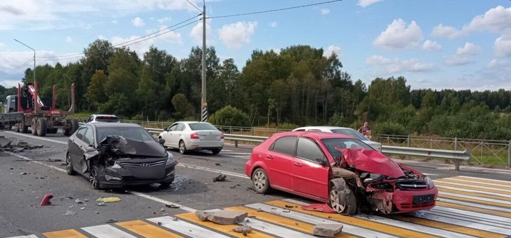 Под Костромой произошла авария с участием пяти автомобилей