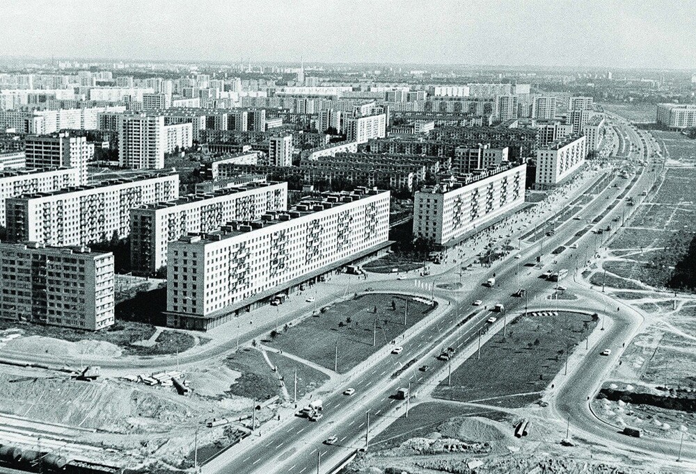 Купчино. Завершается формирование проспект Славы и Белградской улицы.