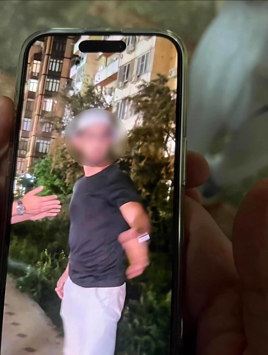"Эй ты, нормально одевайся!": в Дагестане мужчина напал на женщину и её мать из-за наряда