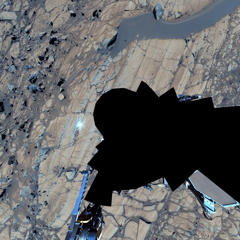 Исследовательский вездеход NASA показал голубое небо на Марсе