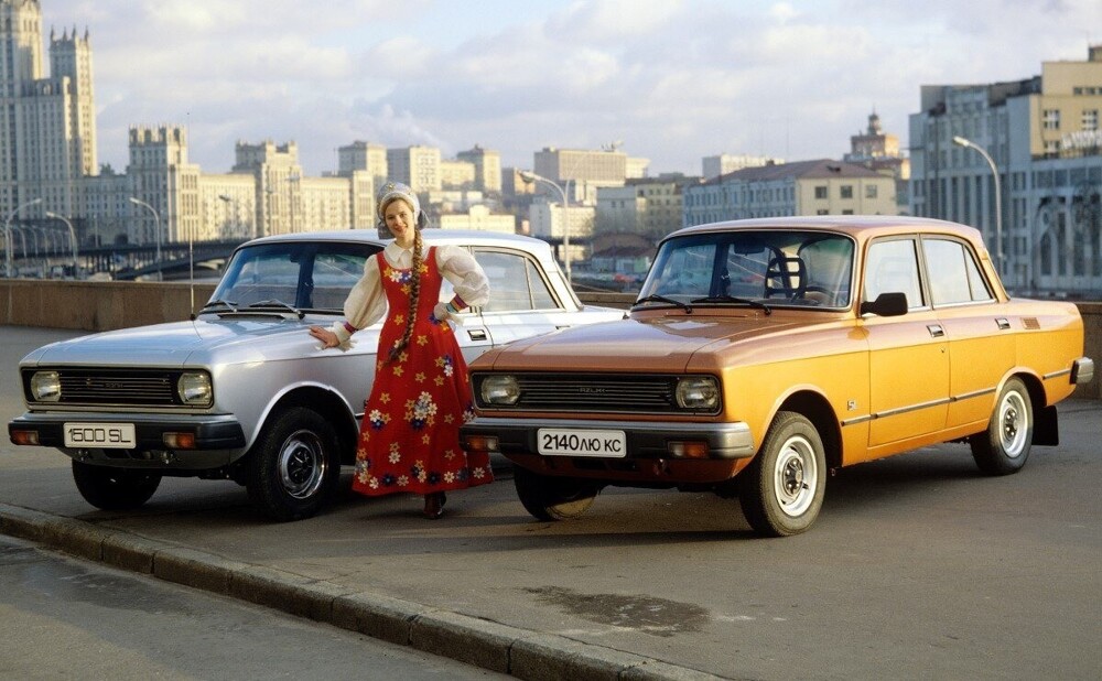 Реклама "Москвичей" для Автоэкспорта, снятая на Москворецкой набережной.